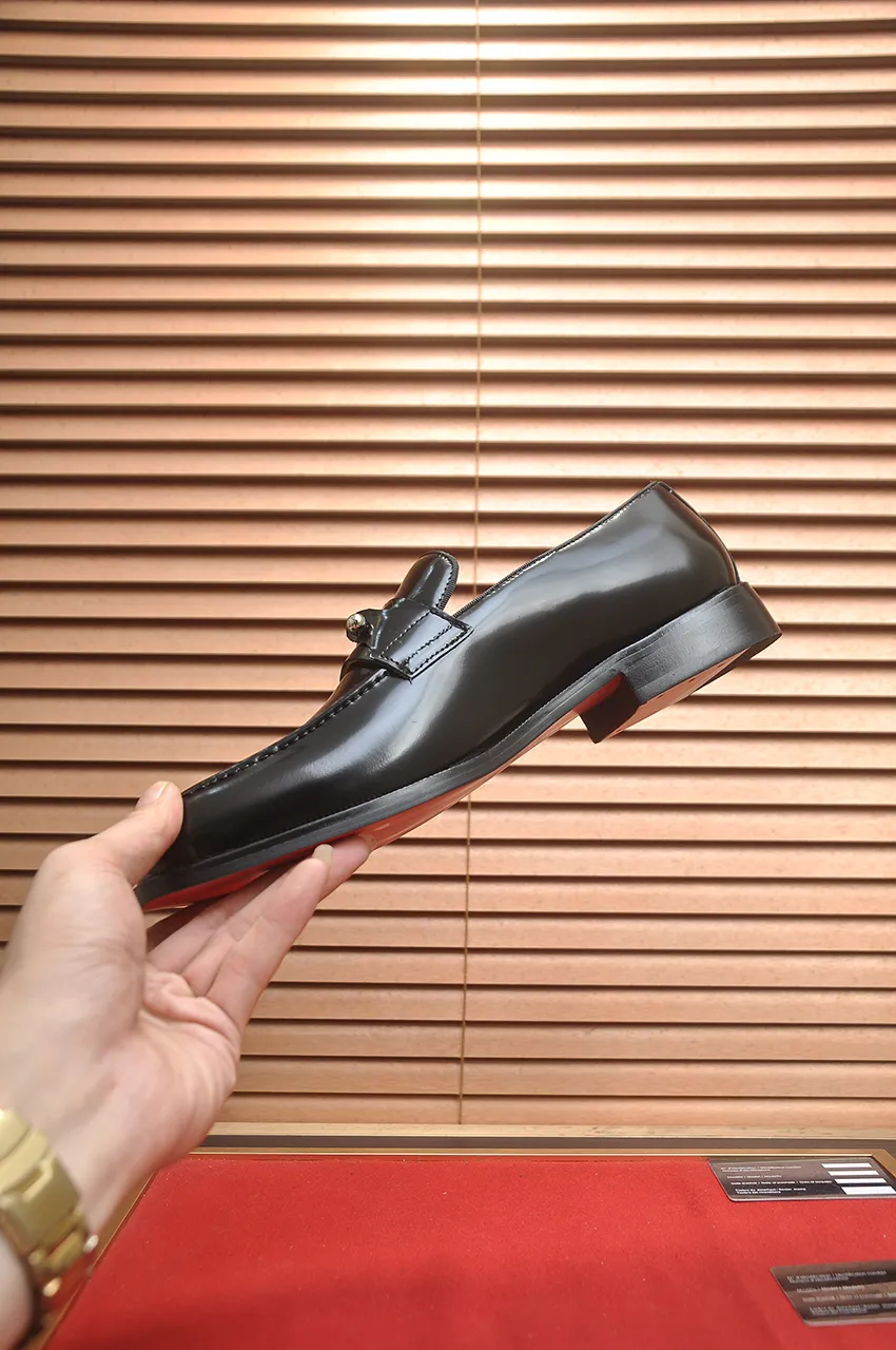Men's shoes 💰620💶 [Chrstian Loubotin] Red-soled shoes 💋Original mold opening, the highest version on the market, purely handmade ➕Imported cowhide uppers, first-layer water-dyed cowhide lining! Original EU high-gloss outsole. 38 to 45 (45 customized)